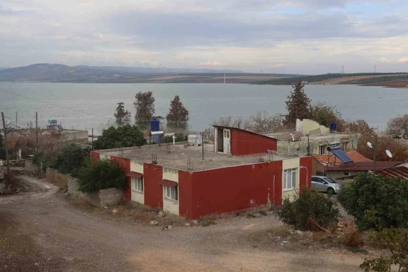 Hatay'da geçen yıl kuraklık nedeniyle su seviyesi düşen Reyhanlı Barajı, bu yıl etkili olan aşırı yağışlarla yeniden dol