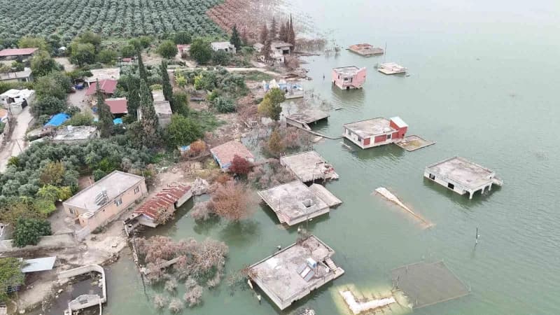 Hatay'da geçen yıl kuraklık nedeniyle su seviyesi düşen Reyhanlı Barajı, bu yıl etkili olan aşırı yağışlarla yeniden dol