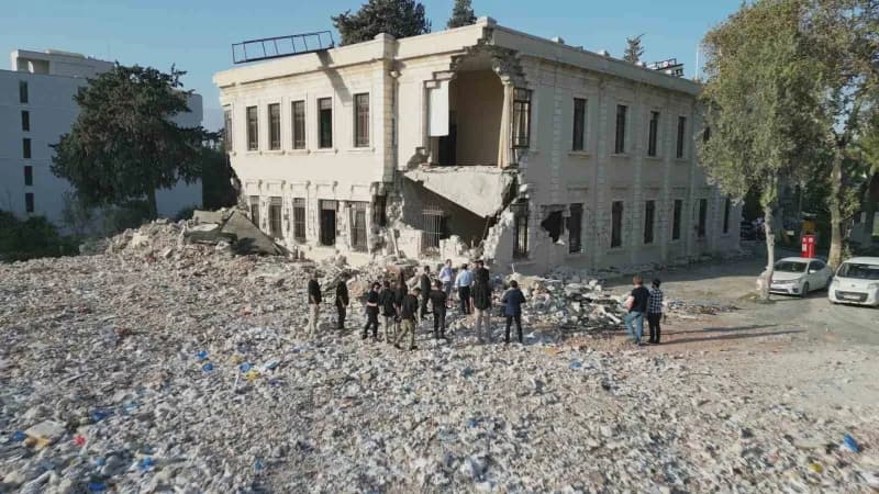 Hatay'da 6 Şubat depremlerinde hasar alan tarihi valilik binası, aslına sadık kalınarak yeniden inşa