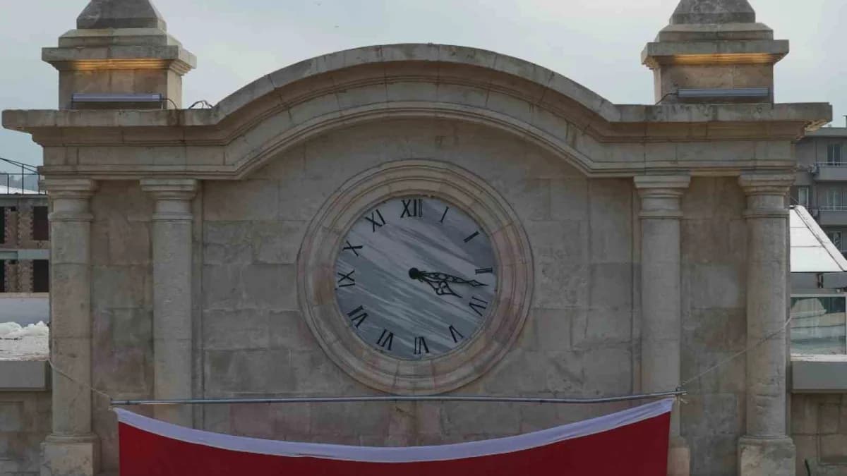 Hatay'da 6 Şubat depremlerinde hasar alan tarihi valilik binası, aslına sadık kalınarak yeniden inşa