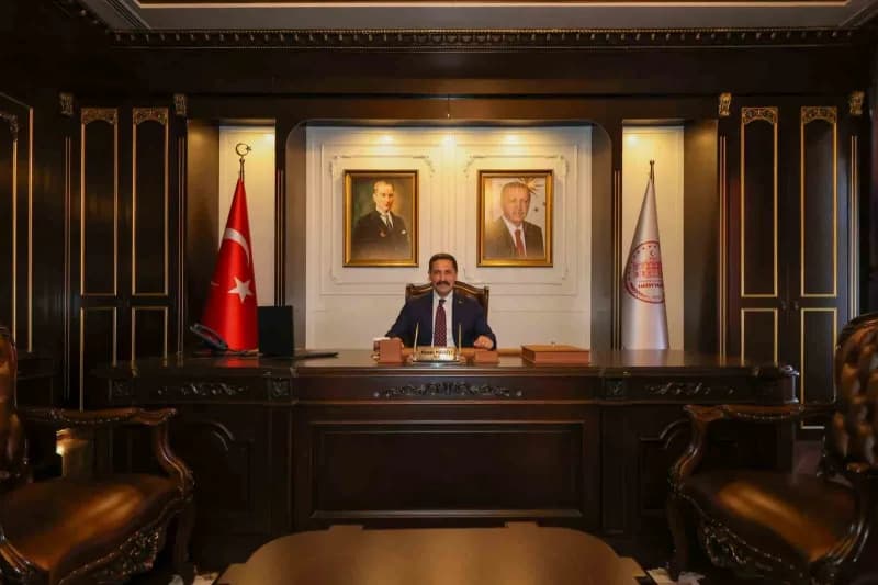 Hatay'da 6 Şubat depremlerinde ağır hasar alan tarihî valilik binası, aslına sadık kalınarak yeniden