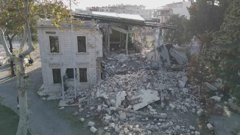 Hatay'da 6 Şubat depremlerinde hasar alan tarihi valilik binası, aslına sadık kalınarak yeniden inşa