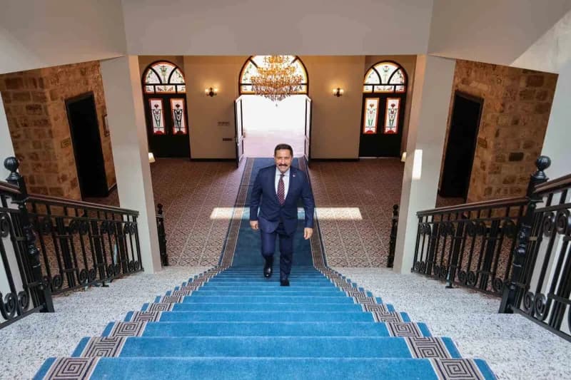 Hatay'da 6 Şubat depremlerinde ağır hasar alan tarihî valilik binası, aslına sadık kalınarak yeniden