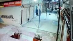 Hatay Antakya'da terzinin duvarını delerek kuyumcuya girmeye çalışan hırsızların güvenlik kamerası görüntüsü