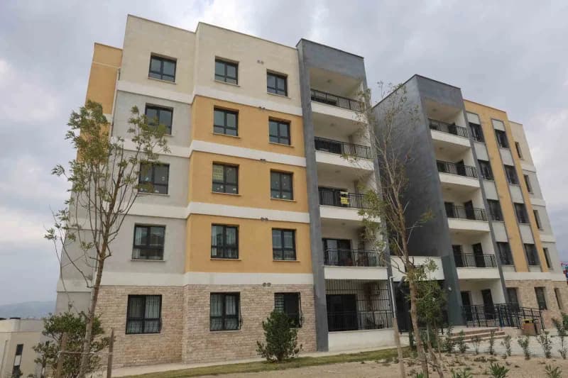 Hatay'da deprem sonrası inşa edilen konutların teslim edilmesiyle kira piyasasında hareketlilik yaşandı.