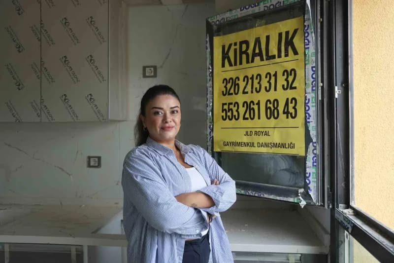Emlakçı Jülide Özkan