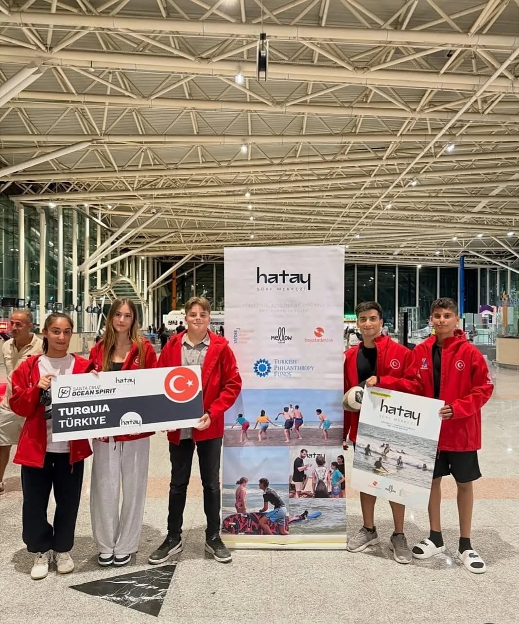 Hatay Sörf Merkezi'nde yetişen ve Türkiye'yi İrlanda'da temsil eden 5 sporcu, Avrupa Dalga Sörfü Şampiyonası'ndan sporti