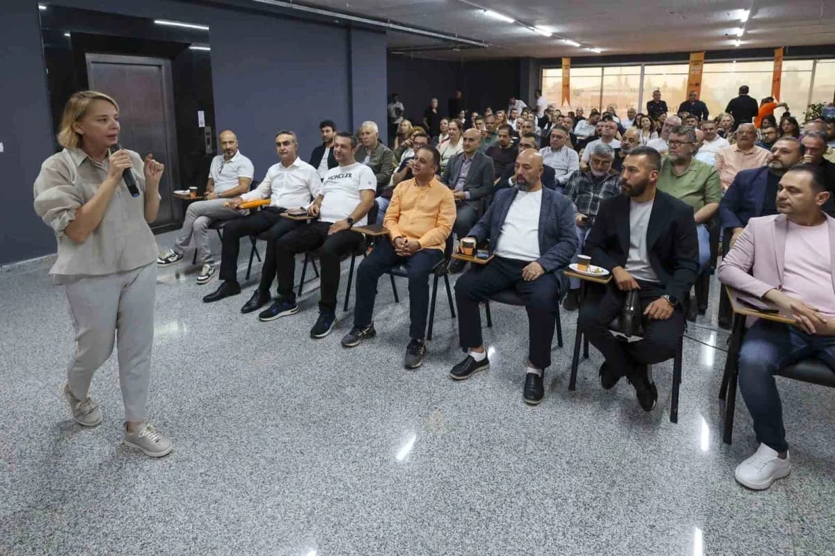 Antalya Ticaret ve Sanayi Odası (ATSO) Başkan Adayı Hatice Öz, Seçim sürecinde birlikte hareket ettiği Komite üyeleriyle