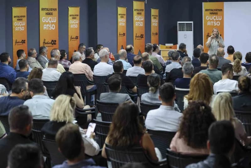 Antalya Ticaret ve Sanayi Odası (ATSO) Başkan Adayı Hatice Öz, Seçim sürecinde birlikte hareket ettiği Komite üyeleriyle
