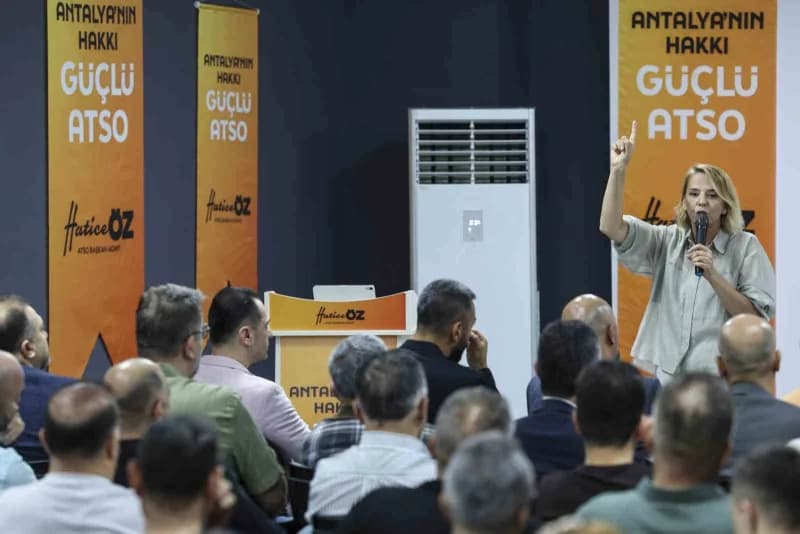 Antalya Ticaret ve Sanayi Odası (ATSO) Başkan Adayı Hatice Öz, Seçim sürecinde birlikte hareket ettiği Komite üyeleriyle