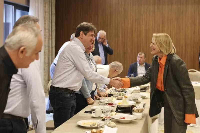 Antalya Ticaret ve Sanayi Odası (ATSO) Başkan Adayı Hatice Öz, Antalya Forum x üyeleriyle buluştu.
