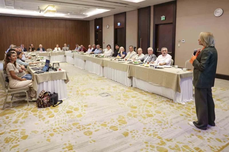 Antalya Ticaret ve Sanayi Odası (ATSO) Başkan Adayı Hatice Öz, Antalya Forum x üyeleriyle buluştu.