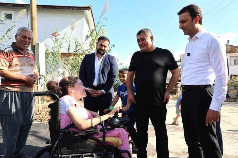 Çalışmayı yerinde incelemek ve Hatice ile ailesini ziyaret etmek üzere Karaöz Mahallesi'ne giden Başkan İsa Yıldırım (Sa