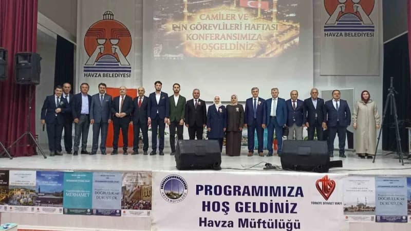 Havza ilçesinde üreticilere tohum ve gübre desteği dağıtımı yapılırken çekilmiş fotoğraf