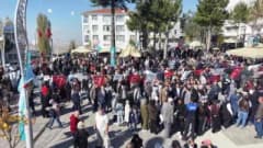 Haymana Balık Festivali’nde palamut ve mısır ikramı yapılan kalabalık kent meydanı