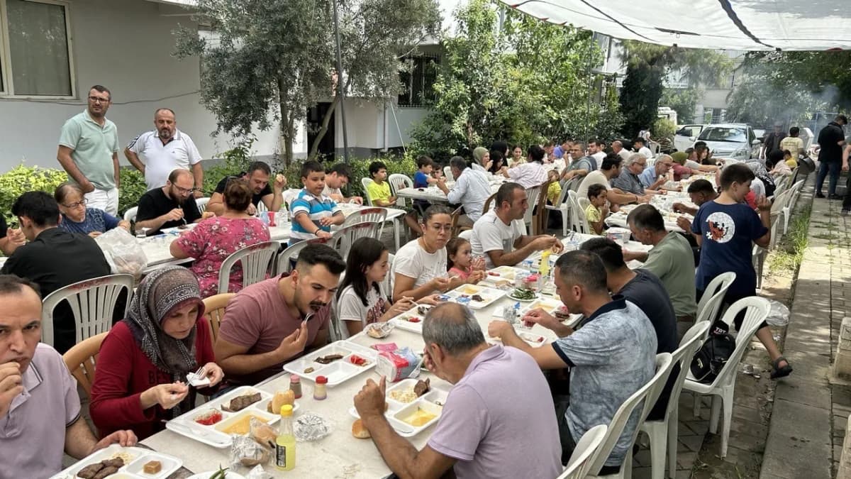 Günlük sosyal hayatımızda yaşadığımız şehirlerde yapılan hayırların tek bir çatı altında toplandığı "Hayra gel" isimli p