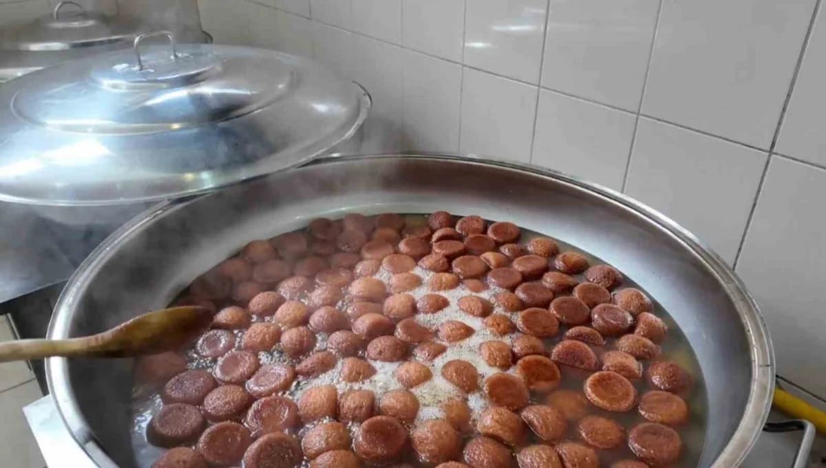 Hayrabolu Tatlısı, yarım asrı aşan geçmişiyle yöresel lezzetler arasındaki yerini koruyor.