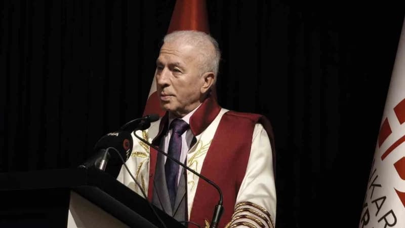 Ankara Hacı Bayram Veli Üniversitesi'nin (HBV) Rektörü Naci Bostancı açılışta konuşma yaptı.