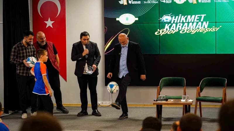 Esenler Belediyesi Gençlik ve Spor Hizmetleri Müdürlüğü tarafından düzenlenen Spor Söyleşisi’nde gençlerle bir araya gel