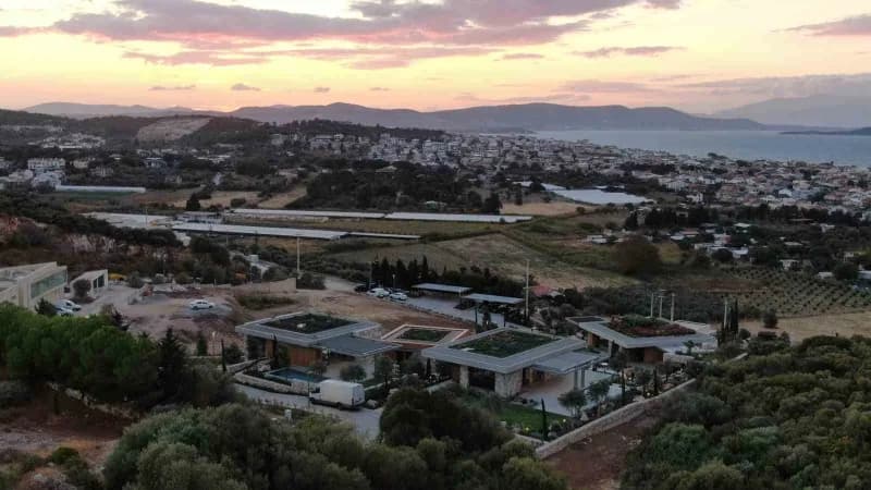 Yunusoğlu İnşaat, İzmir'in Urla ilçesinde 100 milyon dolarlık yatırımla hayata geçirdiği; "Eko-yapı" konsepti, yeşil çat