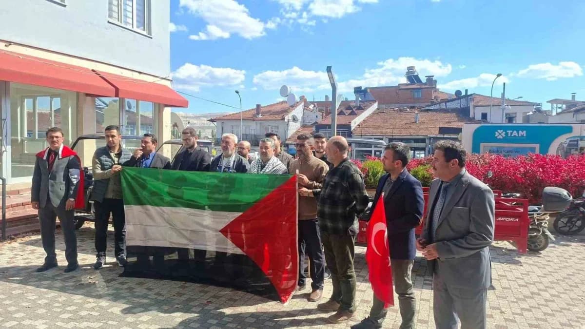 Hisarcık Cumhuriyet Meydanı’nda Gazze için düzenlenen basın açıklaması ve dua programı