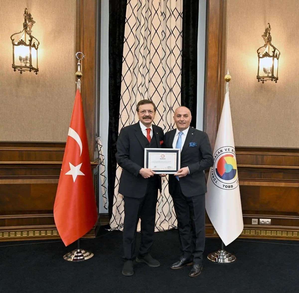 ETSO Başkanlığı seçim sürecinde yeniden gündeme gelen video, TOBB Başkanı m. Rifat Hisarcıklıoğlu’nun Saim Özakalın hakk