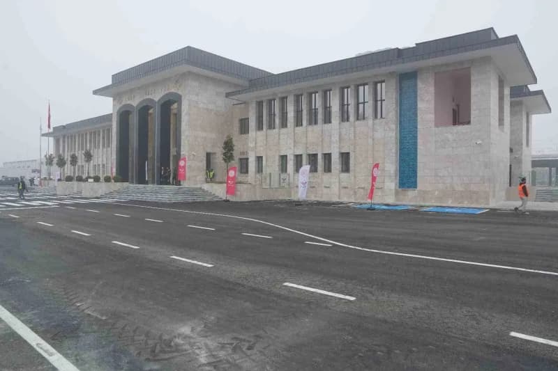 Çerkezköy'den Edirne'ye trenlerin 10.45, 15.00 ve 19.30 saatlerinde hareket edeceğini bildiren Uraloğlu, Edirne'den Çerk