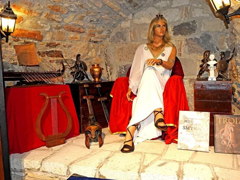 Ali Rıza İşipek’in "Homeros ve Troya" sergisi Çeşme Kalesi’nde açıldı