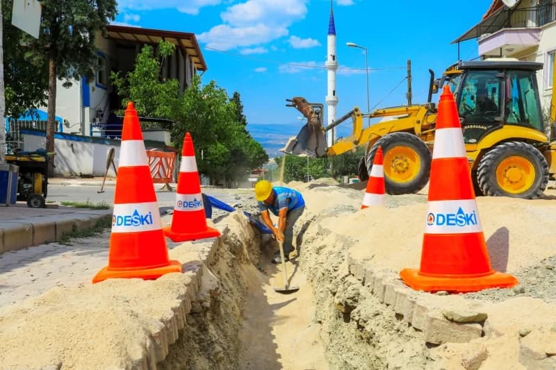 Denizli Büyükşehir Belediyesi DESKİ Genel Müdürlüğü tarafından Honaz ilçe merkezinde yürütülen altyapı çalışmaları kapsa