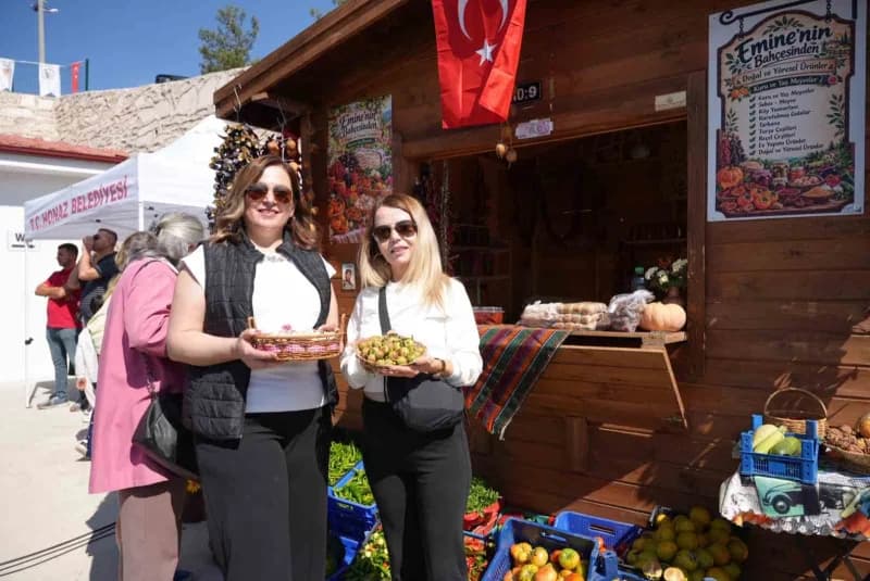 Honaz Belediyesi tarafından hayata geçirilen Kar-ova Sosyal Tesisleri, yoğun katılımla düzenlenen törenle hizmete açıldı