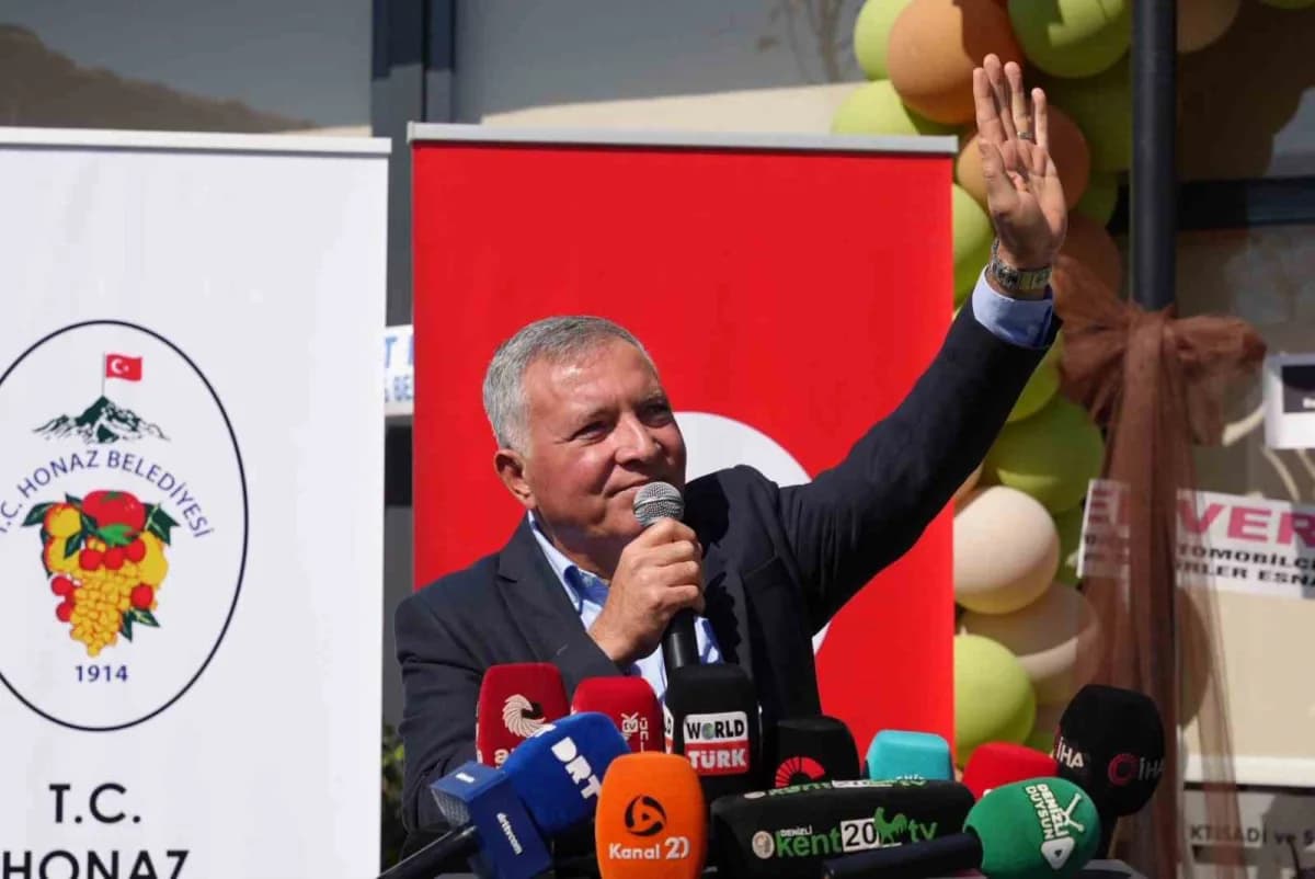 Honaz Belediyesi tarafından hayata geçirilen Kar-ova Sosyal Tesisleri, yoğun katılımla düzenlenen törenle hizmete açıldı