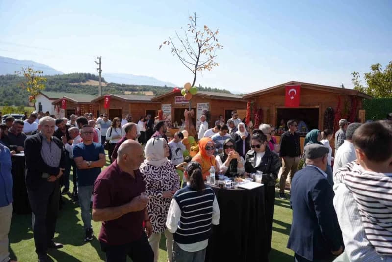 Honaz Belediyesi tarafından hayata geçirilen Kar-ova Sosyal Tesisleri, yoğun katılımla düzenlenen törenle hizmete açıldı
