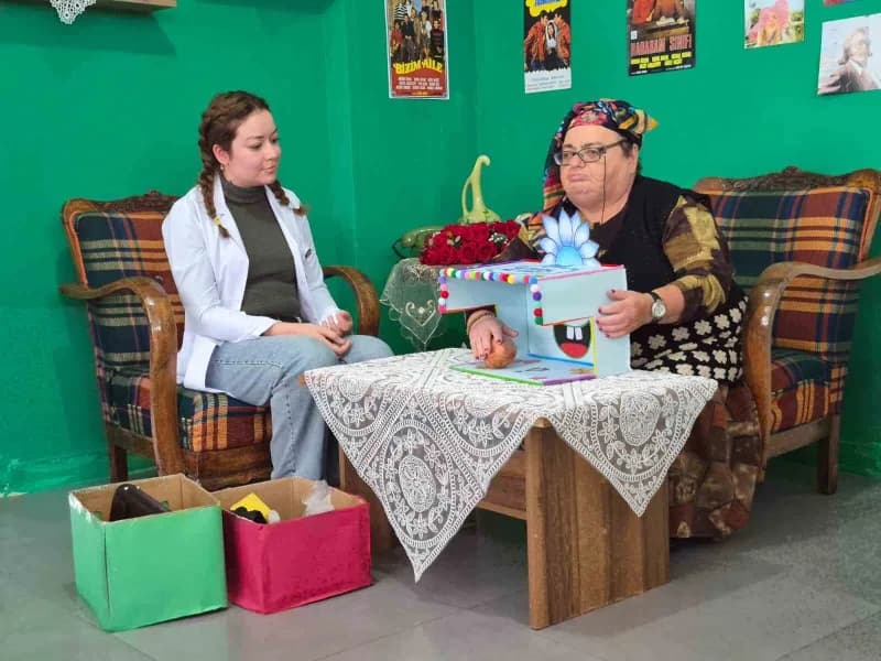 Eskişehir Osmangazi Üniversitesi (ESOGÜ) Hemşirelik Bölümü öğrencileri tarafından huzurevindeki yaşl