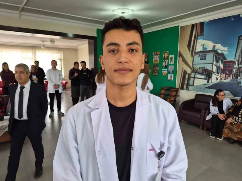 ESOGÜ Hemşirelik 4'üncü sınıf öğrencisi Kemal Tok