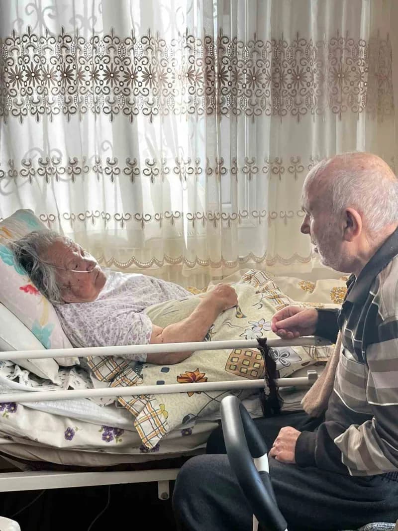 Huzursuz bacak sendromu nedeniyle yardımsız adım dahi atamayan 87 yaşındaki Recai Tekkurşun, 2 aylık tedavinin ardından