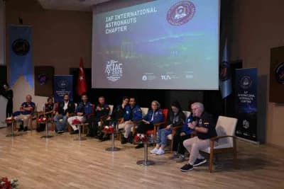 IAC 2026 Uluslararası Uzay Kongresi’nde astronotlar ve katılımcılar Antalya NEST Kongre Merkezi’nde bir arada