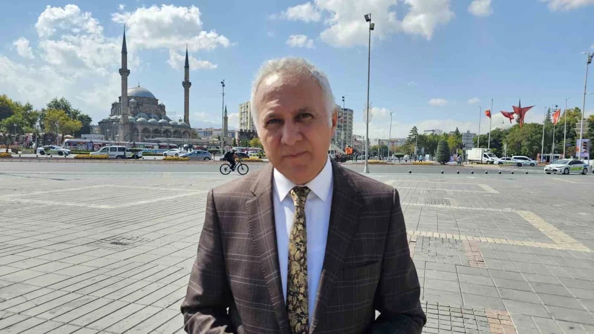 Tüketiciler Birliği Genel Başkanı Mahmut Şahin basın açıklaması yaparken