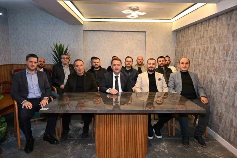 İbrahim Akarsu basın toplantısında Demirci TSO başkanlığı adaylığını açıklıyor