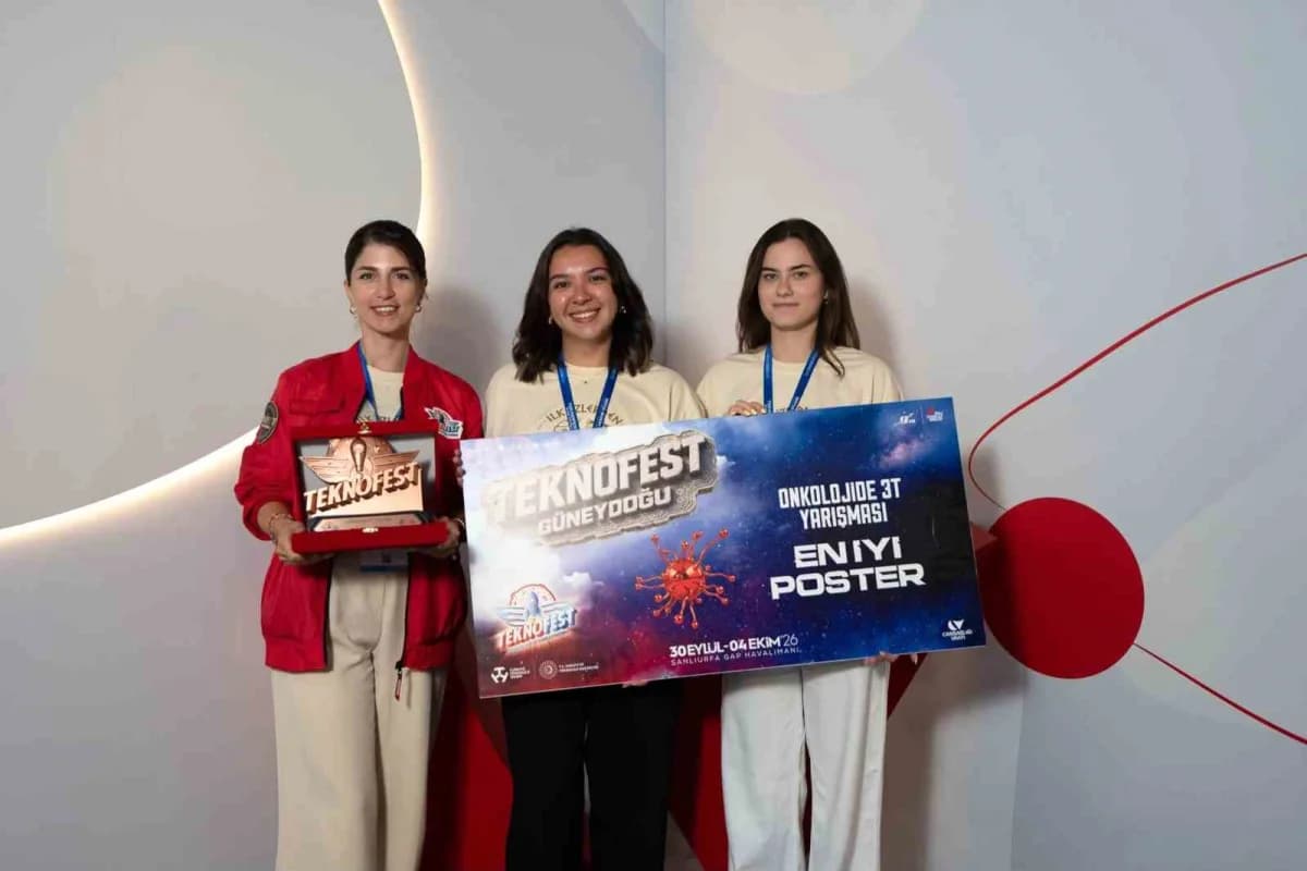 İzmir Ekonomi Üniversitesi öğrencileri TEKNOFEST 2026'da beyin kanseri araştırmasıyla ödül aldı