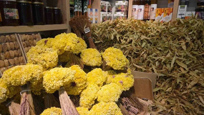 Bazı dönemlerde kilo fiyatı altınla yarışan ıhlamurdaki bolluk fiyatlara olumlu yansıdı. Bolluk nedeniyle geçen sene kil
