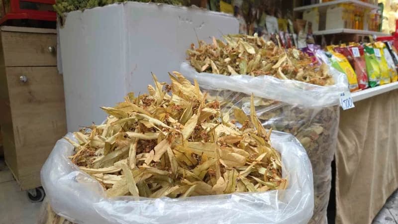 Bazı dönemlerde kilo fiyatı altınla yarışan ıhlamurdaki bolluk fiyatlara olumlu yansıdı. Bolluk nedeniyle geçen sene kil