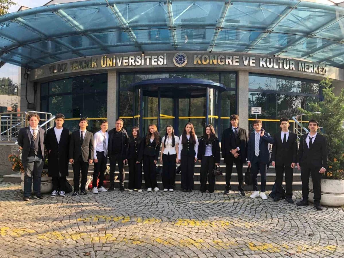 İhlas Koleji öğrencileri YTUMUN konferansında diplomasi başarısı gösteriyor