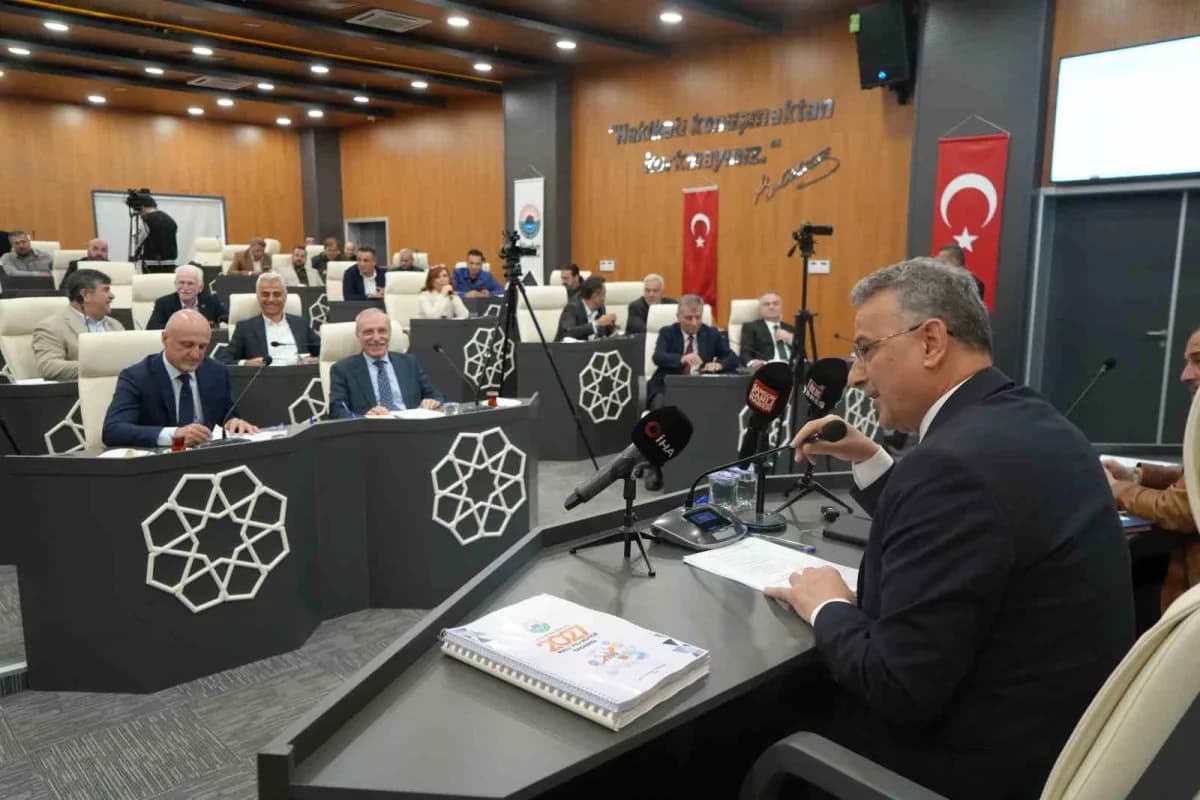 İlkadım Belediye Meclisi Ekim Ayı ilk oturumu, belediyenin meclis toplantı salonunda İhsan Kurnaz başkanlığında yapıldı.