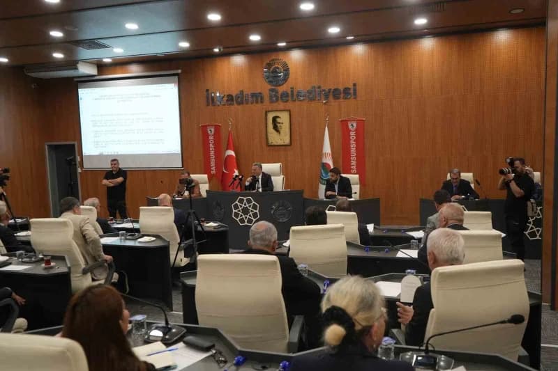İlkadım Belediye Meclisi Ekim Ayı ilk oturumu, belediyenin meclis toplantı salonunda İhsan Kurnaz başkanlığında yapıldı.