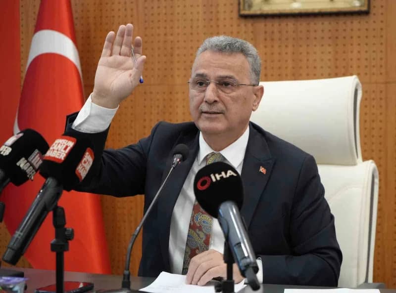 Samsun’un İlkadım Belediye Başkanı İhsan Kurnaz, kendisinden önceki dönemlerde göreve gelen her yönetimin yüzlerce işçiy