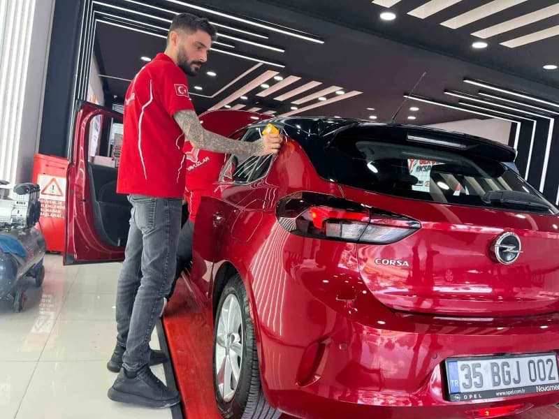 İkinci el araç alımlarında uzman teknisyenler tarafından gerçekleştirilen detaylı mekanik kontroller