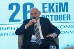 Terme Belediye Başkanı Şenol Kul, Gaziantep'teki uluslararası iklim programında konuşma yaparken