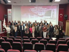 Başkent Üniversitesi Adana Dr. Turgut Noyan Uygulama ve Araştırma Merkezi binası ve toplantı salonu