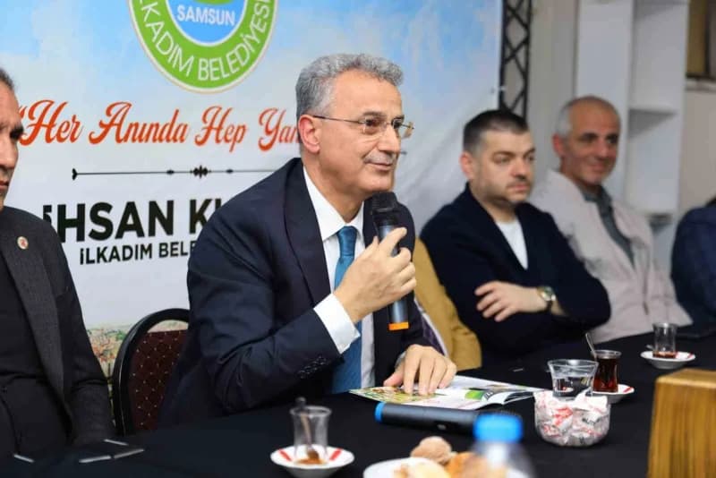 İlkadım ilçesinde Mahalle buluşmalarında vatandaşları dinlemeye devam eden İlkadım Belediye Başkanı