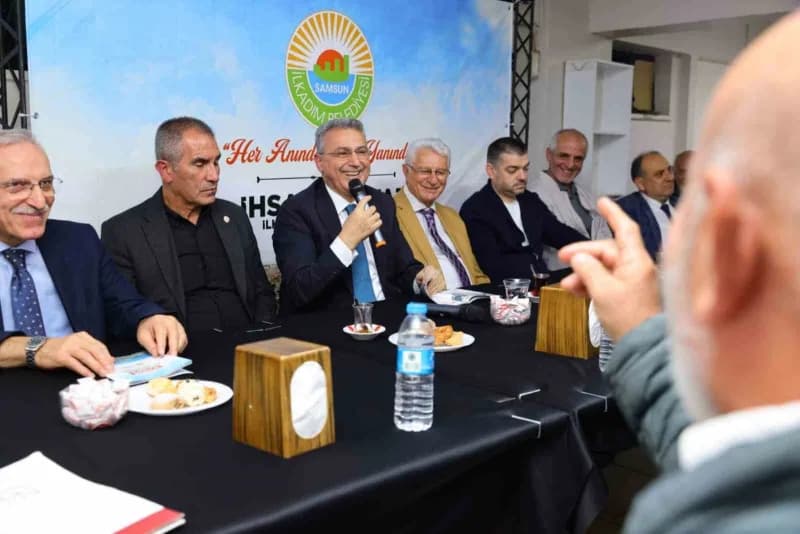 İlkadım ilçesinde Mahalle buluşmalarında vatandaşları dinlemeye devam eden İlkadım Belediye Başkanı